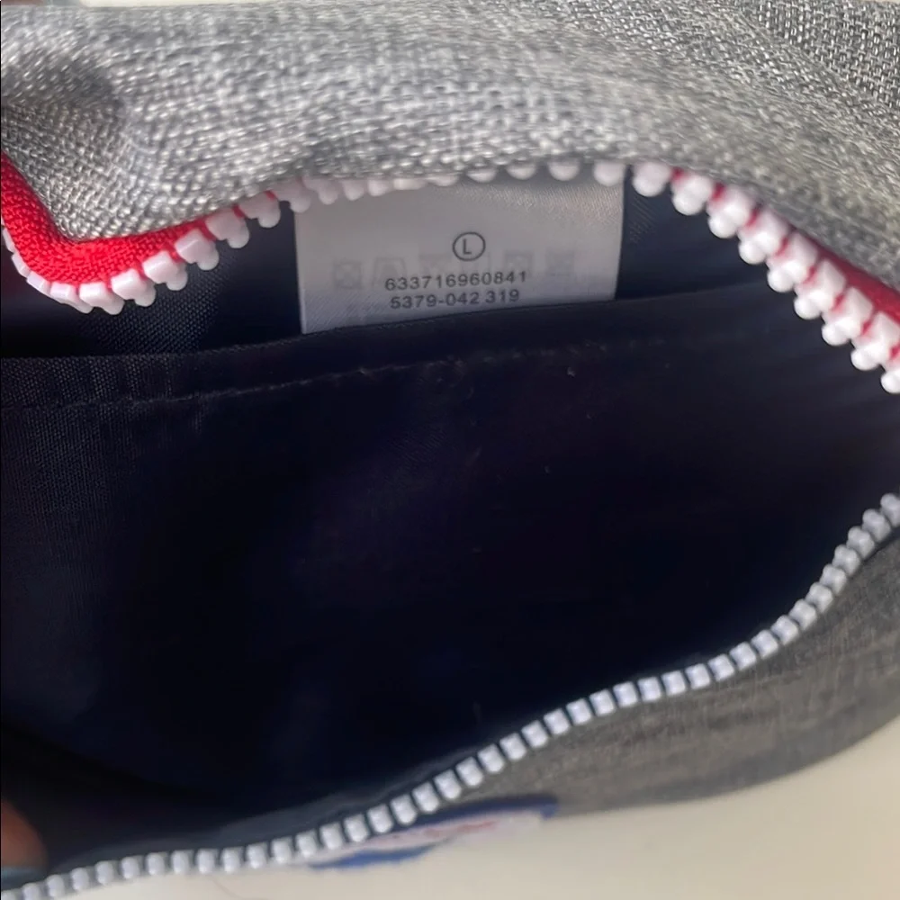 Converse Gray and Blue Belt Bag with Sporty Design - Picture 7 of 7